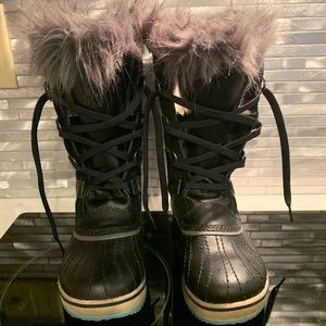 Girls Tofino Sorel boots